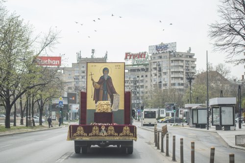Procesiune cu moaştele Sfântului Dimitrie cel Nou pe străzile Capitalei Poza 142145