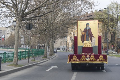 Procesiune cu moaştele Sfântului Dimitrie cel Nou pe străzile Capitalei Poza 142172