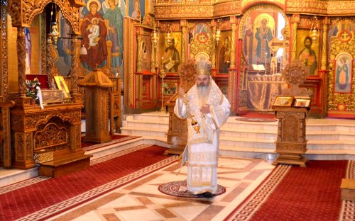 Slujire arhierească în Catedrala Episcopală din Huşi Poza 142235