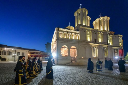 Denia Prohodului Domnului la Catedrala Patriarhală Poza 143117