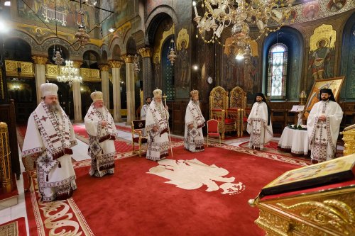 Slujba Vecerniei sau „A doua Înviere” din prima zi de Paști la Patriarhie Poza 143276