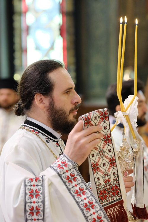 Slujba Vecerniei sau „A doua Înviere” din prima zi de Paști la Patriarhie Poza 143283