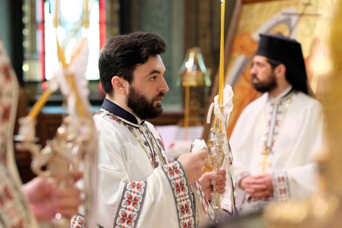 Slujba Vecerniei sau „A doua Înviere” din prima zi de Paști la Patriarhie Poza 143284