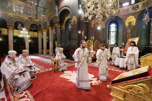 Slujba Vecerniei sau „A doua Înviere” din prima zi de Paști la Patriarhie Poza 143285