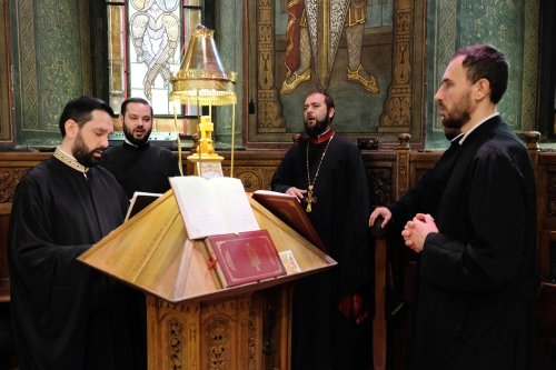 Slujba Vecerniei sau „A doua Înviere” din prima zi de Paști la Patriarhie Poza 143286