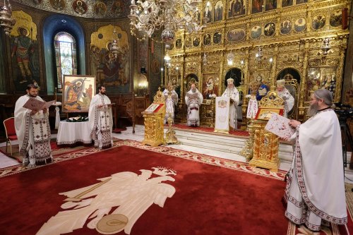Slujba Vecerniei sau „A doua Înviere” din prima zi de Paști la Patriarhie Poza 143287