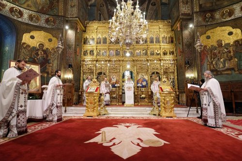 Slujba Vecerniei sau „A doua Înviere” din prima zi de Paști la Patriarhie Poza 143288