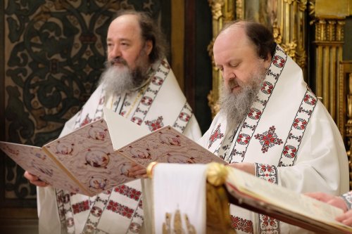 Slujba Vecerniei sau „A doua Înviere” din prima zi de Paști la Patriarhie Poza 143293