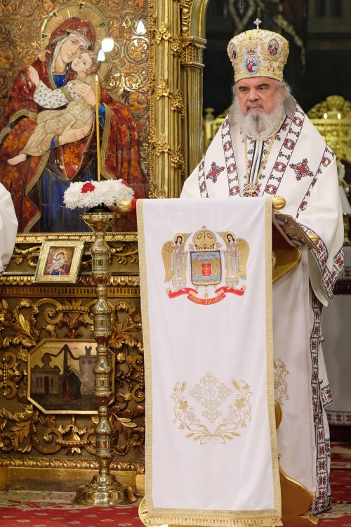 Slujba Vecerniei sau „A doua Înviere” din prima zi de Paști la Patriarhie Poza 143294