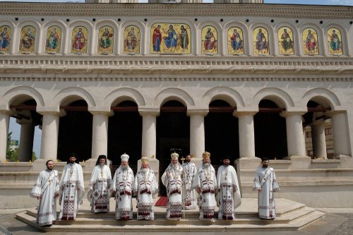 Slujba Vecerniei sau „A doua Înviere” din prima zi de Paști la Patriarhie Poza 143296