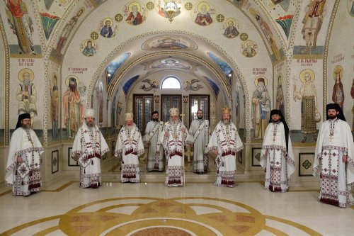 Slujba Vecerniei sau „A doua Înviere” din prima zi de Paști la Patriarhie Poza 143297