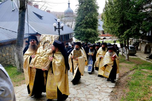 Procesiune la Mănăstirea Sihăstria pentru izbăvirea de boală și secetă Poza 143489