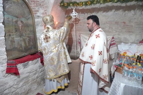 Sfințirea apei în Vinerea Luminată în eparhii din Muntenia şi Dobrogea Poza 143615