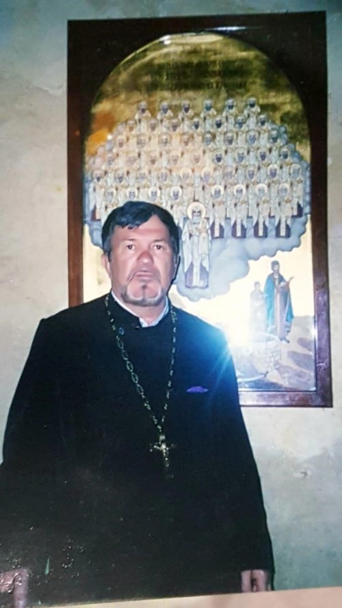 Părintele profesor Vasile Ghindăoanu - ctitor de biserică și model de smerenie Poza 143675