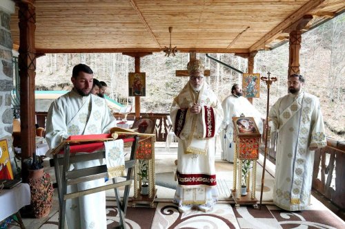 Popasuri duhovnicești în Duminica Sfântului Apostol Toma Poza 143660