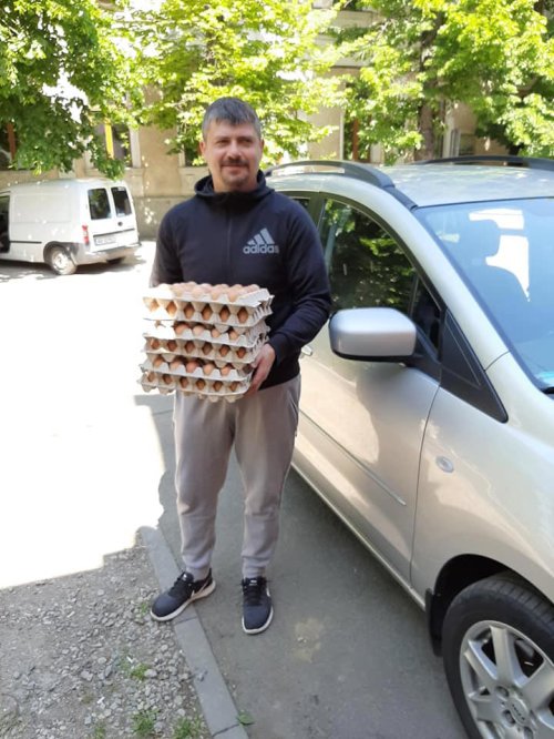 Hrană pentru persoane nevoiașe din Arhiepiscopia Aradului Poza 144696