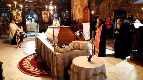 Rugăciune şi priveghere la căpătâiul Arhiepiscopului Pimen Poza 145252