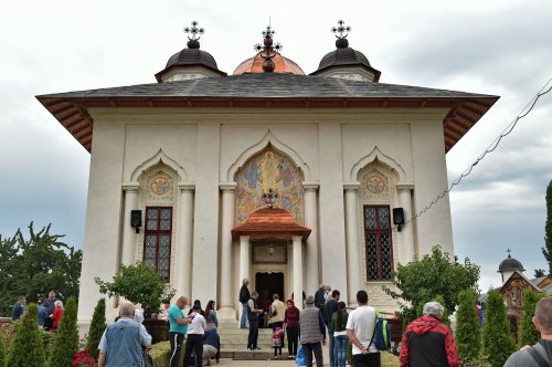 Pogorârea Sfântului Duh, prăznuită la mănăstirea ilfoveană Cernica Poza 146239