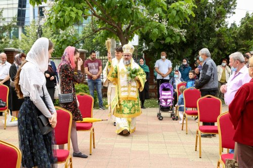 Slujiri arhiereşti în Duminica Rusaliilor în Muntenia și Dobrogea Poza 146364