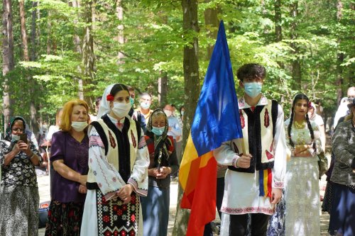 Pelerinaj de tradiţie la sărbătoarea hramului mănăstirii gălăţene Buciumeni Poza 146415