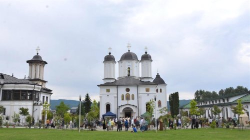 Slujbe arhiereşti în eparhii din Oltenia Poza 146431
