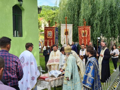 Înnoire și binecuvântare la biserica din Luncșoara, județul Arad Poza 146821
