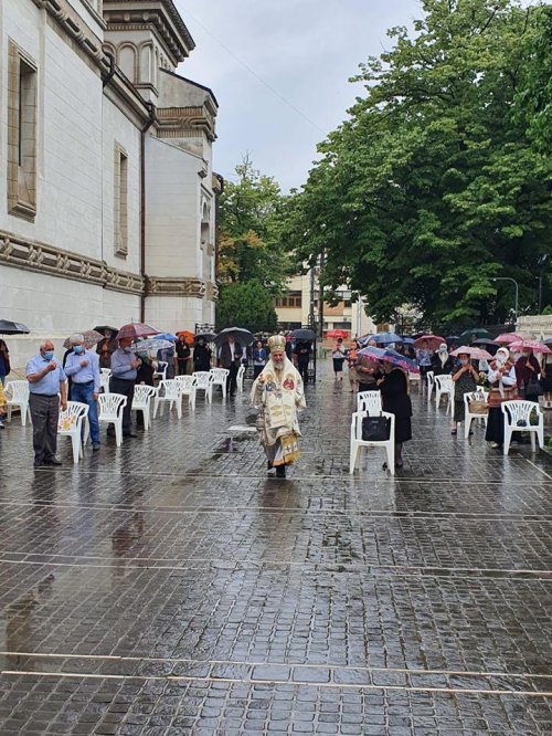 Slujiri arhiereşti în Duminica Tuturor Sfinţilor Poza 146755