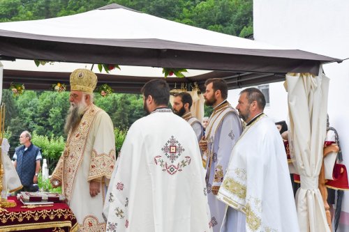 Praznicul Tuturor Sfinţilor la mănăstirea vâlceană Comanca Poza 146902