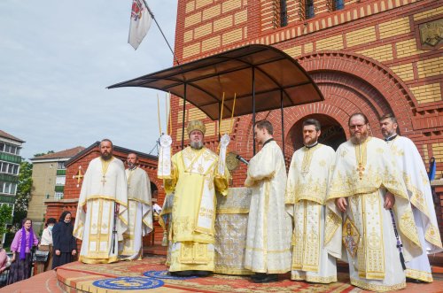 Sărbătoare la Biserica „Sfântul Apostol Andrei” din Oradea Poza 146914