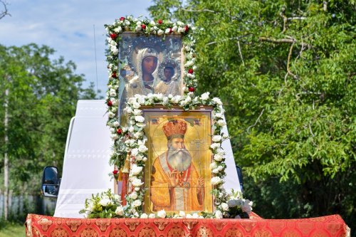 Binecuvântarea sfinţilor de la Căldăruşani într-o procesiune în Protopopiatul Ilfov Nord Poza 147172