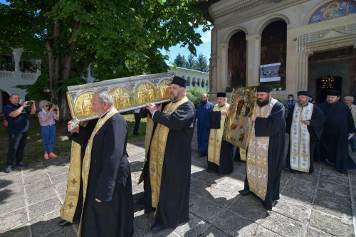Binecuvântarea sfinţilor de la Căldăruşani într-o procesiune în Protopopiatul Ilfov Nord Poza 147186