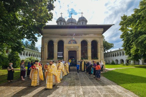 Cinstire și fidelitate pentru Mitropolitul Grigorie Dascălul la Căldăruşani Poza 147251