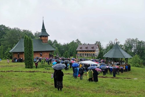 Biserica mănăstirii bistriţene Telcișor-Buscatu a fost resfinţită