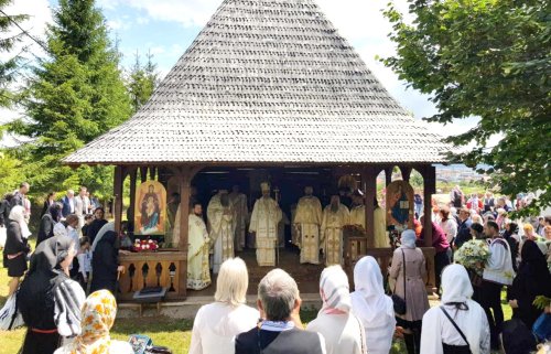 Liturghie arhierească la Mănăstirea „Nașterea Sfântului Ioan Botezătorul” din Alba Iulia Poza 147522
