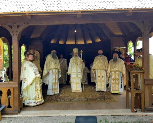 Liturghie arhierească la Mănăstirea „Nașterea Sfântului Ioan Botezătorul” din Alba Iulia Poza 147523