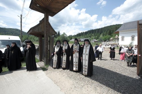 Parastas de 40 de zile pentru Arhiepiscopul Pimen Suceveanul Poza 147622