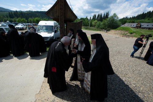 Parastas de 40 de zile pentru Arhiepiscopul Pimen Suceveanul Poza 147625