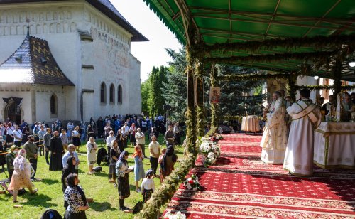 Parastas de 40 de zile pentru Arhiepiscopul Pimen Suceveanul Poza 147628