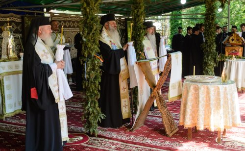 Parastas de 40 de zile pentru Arhiepiscopul Pimen Suceveanul Poza 147629