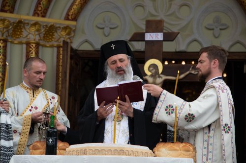 Parastas de 40 de zile pentru Arhiepiscopul Pimen Suceveanul Poza 147636