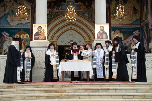 Parastas de 40 de zile pentru Arhiepiscopul Pimen Suceveanul Poza 147637