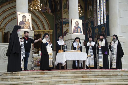 Parastas de 40 de zile pentru Arhiepiscopul Pimen Suceveanul Poza 147640