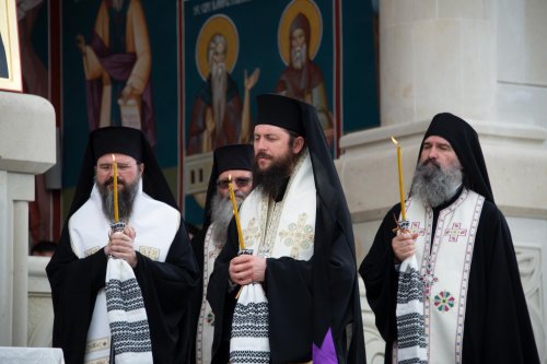 Parastas de 40 de zile pentru Arhiepiscopul Pimen Suceveanul Poza 147641