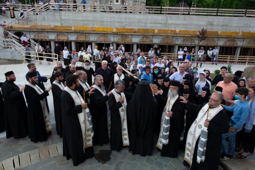 Parastas de 40 de zile pentru Arhiepiscopul Pimen Suceveanul Poza 147645