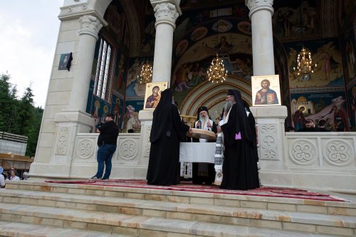 Parastas de 40 de zile pentru Arhiepiscopul Pimen Suceveanul Poza 147646