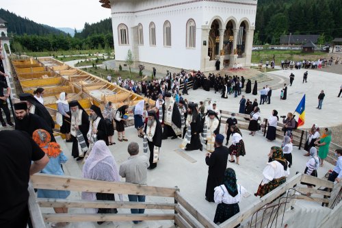 Parastas de 40 de zile pentru Arhiepiscopul Pimen Suceveanul Poza 147649