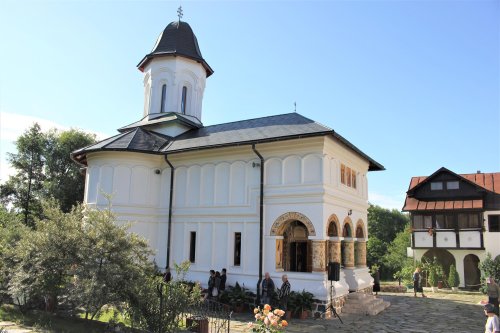 Hramul Mănăstirii Icoana din județul Gorj Poza 147580