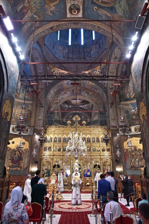 Cinstirea Sfinţilor Apostoli Petru şi Pavel la Catedrala Patriarhală Poza 147710