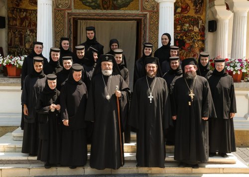 Mănăstirea „Sfinții Apostoli Petru și Pavel” din Cârțișoara și-a cinstit ocrotitorii Poza 147927
