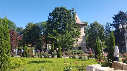 Trei ierarhi la hramul Mănăstirii Bogdana din Rădăuți Poza 147994